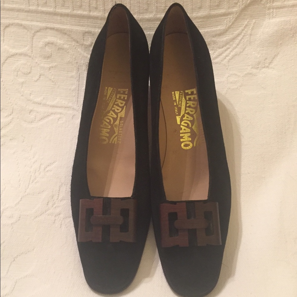 Vintage Salvatore Ferragamo Black Suede Wood Gancini Buckle Pumps Shoes Sz 7.5